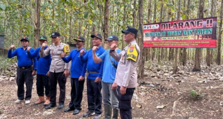 Sinergitas Perhutani KPH Blitar, Polsek Campurdarat, dan LMDH Perkuat Pengamanan Kawasan Hutan