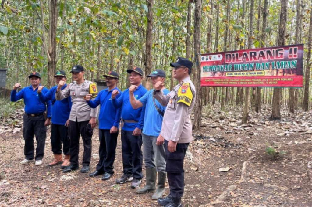 Sinergitas Perhutani KPH Blitar, Polsek Campurdarat, dan LMDH Perkuat Pengamanan Kawasan Hutan