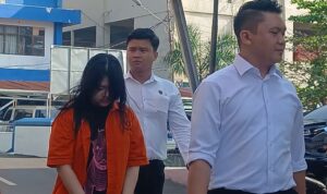 Tangan Terborgol dan Berompi Tahanan, 'Cik Obooy' Kembali Diperiksa Intensif di Polda Bengkulu