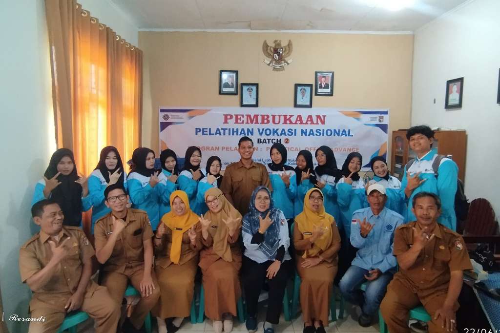 Tekan Angka Pengangguran, Disnakertran Mukomuko Gelar Pelatihan Practical Office Advance