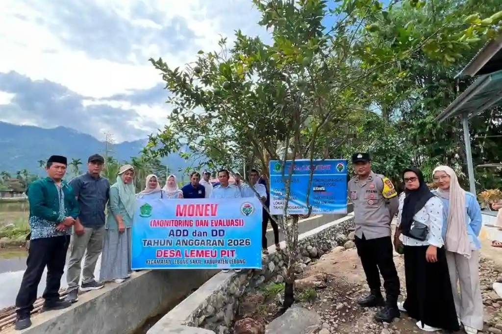 Tim Kecamatan Lebong Sakti Monev Pembangunan dan Administrasi Desa Lemeu Pit