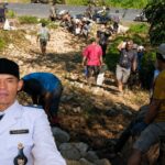 Warga Tambang Sawah Gotong Royong Bangun Jalan TPU, Kades Sampaikan Apresiasi