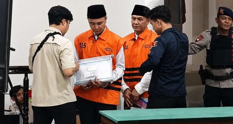 Bupati Rejang Lebong Nonaktif Didakwa Terima Suap Rp2,5 Miliar dan Gadget Mewah