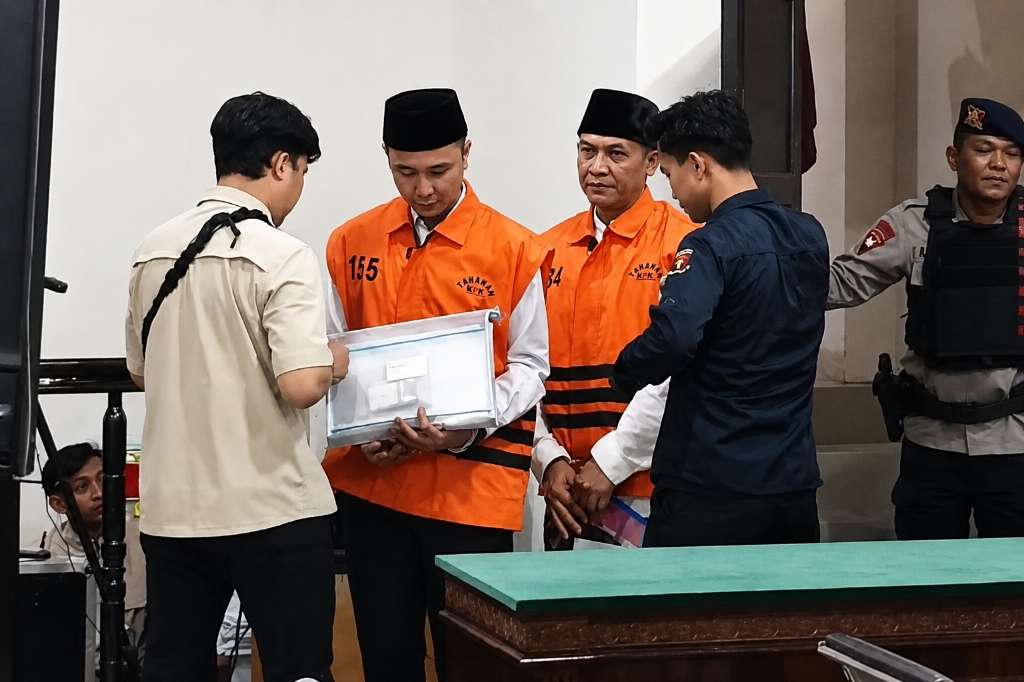 Bupati Rejang Lebong Nonaktif Didakwa Terima Suap Rp2,5 Miliar dan Gadget Mewah