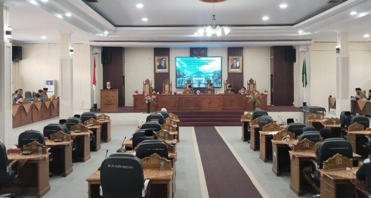 DPRD Lebong Sepakat Lanjutkan Pembahasan Empat Raperda DPRD Lebong Sepakat Lanjutkan Pembahasan Empat Raperda