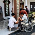 Eks Dirut Bank Bengkulu Agus Salim Resmi Diserahkan ke Jaksa dan Jadi Tahanan Rumah Eks Dirut Bank Bengkulu Agus Salim Resmi Diserahkan ke Jaksa dan Jadi Tahanan Rumah