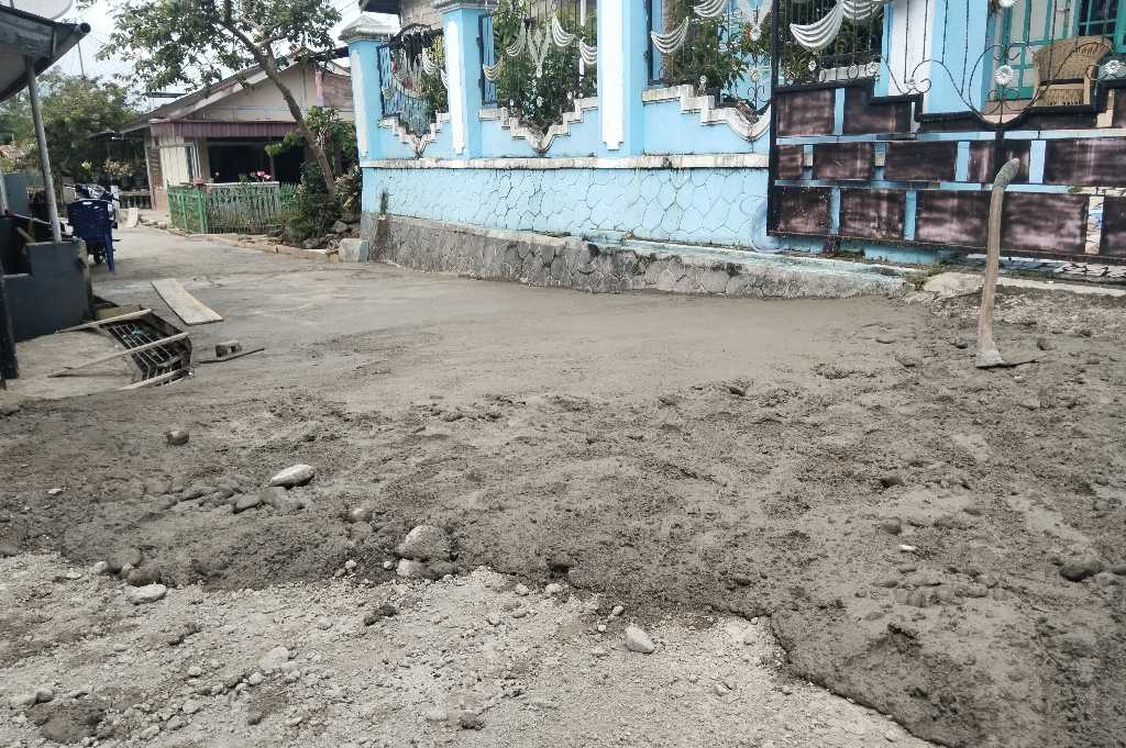 HOK atau Borongan? Pelaksanaan Jalan Lingkungan Kampung Muara Aman Jadi Sorotan