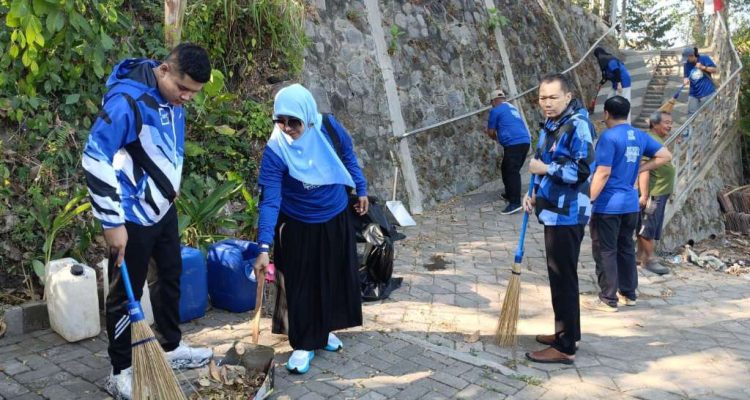 HUT ke-25 Demokrat Blitar, Putra Ketua DPC Sinyalkan Siap Nyaleg 2029 HUT ke-25 Demokrat Blitar, Putra Ketua DPC Sinyalkan Siap Nyaleg 2029