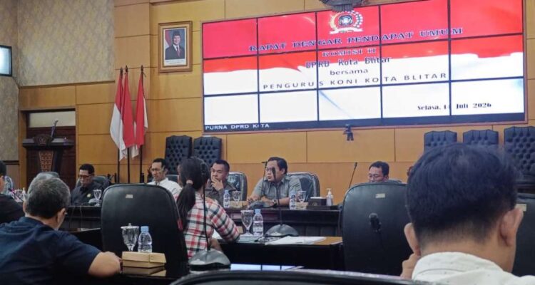 Hearing KONI di DPRD Kota Blitar Digelar Tertutup, Oknum Pegawai Setwan Larang Wartawan Meliput Hearing KONI di DPRD Kota Blitar Digelar Tertutup, Oknum Pegawai Setwan Larang Wartawan Meliput