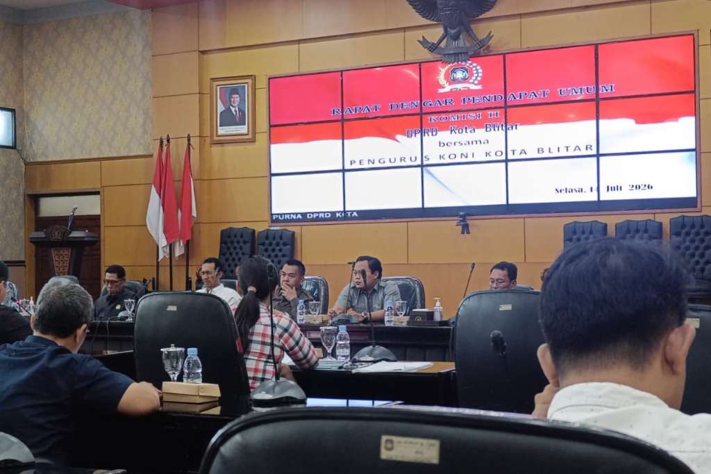 Hearing KONI di DPRD Kota Blitar Digelar Tertutup, Oknum Pegawai Setwan Larang Wartawan Meliput