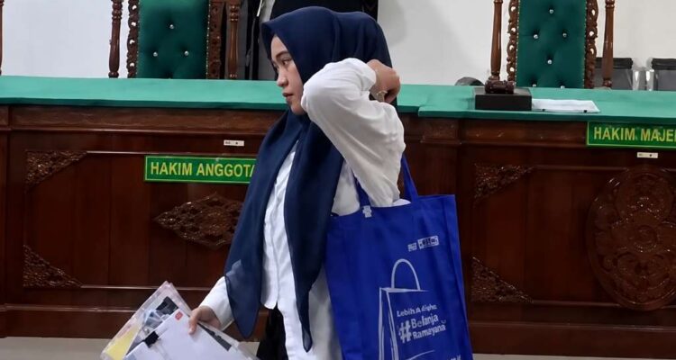 Latifah Akui Pakai Uang Perusahaan Pupuk, Tapi Bantah Capai Miliaran