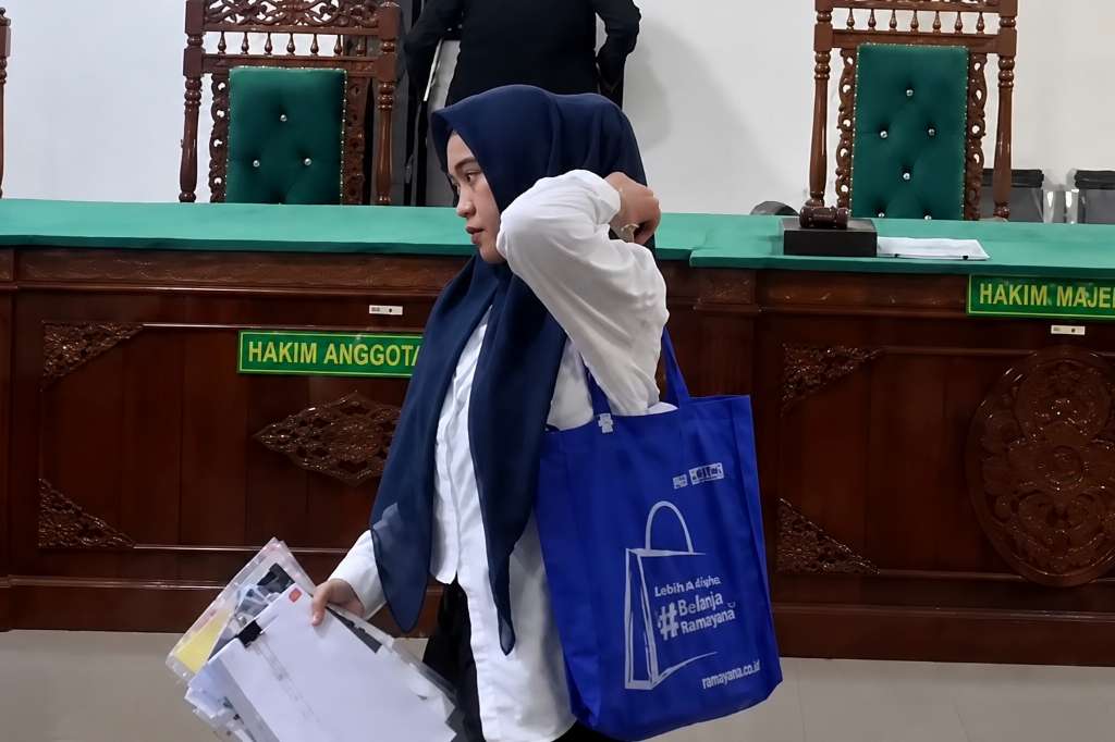 Latifah Akui Pakai Uang Perusahaan Pupuk, Tapi Bantah Capai Miliaran