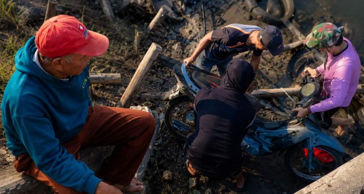 Pedagang Keliling Jatuh dari Jembatan Teluk Sepang, Wujud Kesenjangan Fasilitas Disudut Kota Bengkulu