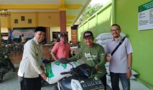 Perkuat Ketahanan Pangan, Pemdes Wonodadi Blitar Salurkan Bantuan Pakan Ikan dari DD 2026 Perkuat Ketahanan Pangan, Pemdes Wonodadi Blitar Salurkan Bantuan Pakan Ikan dari DD 2026
