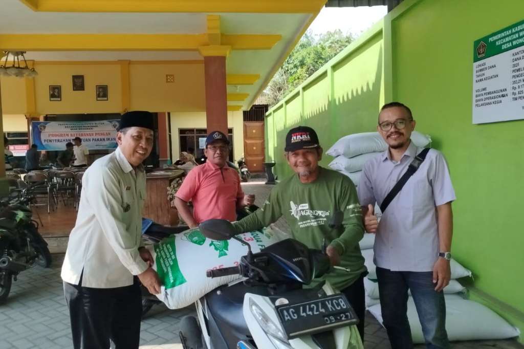 Perkuat Ketahanan Pangan, Pemdes Wonodadi Blitar Salurkan Bantuan Pakan Ikan dari DD 2026