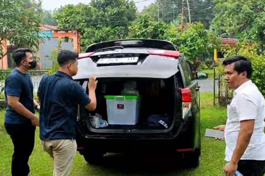 Polda Bengkulu Sita 2 Boks Dokumen Hasil Geledah Rumah Mertua dan Keluarga Cik Obooy