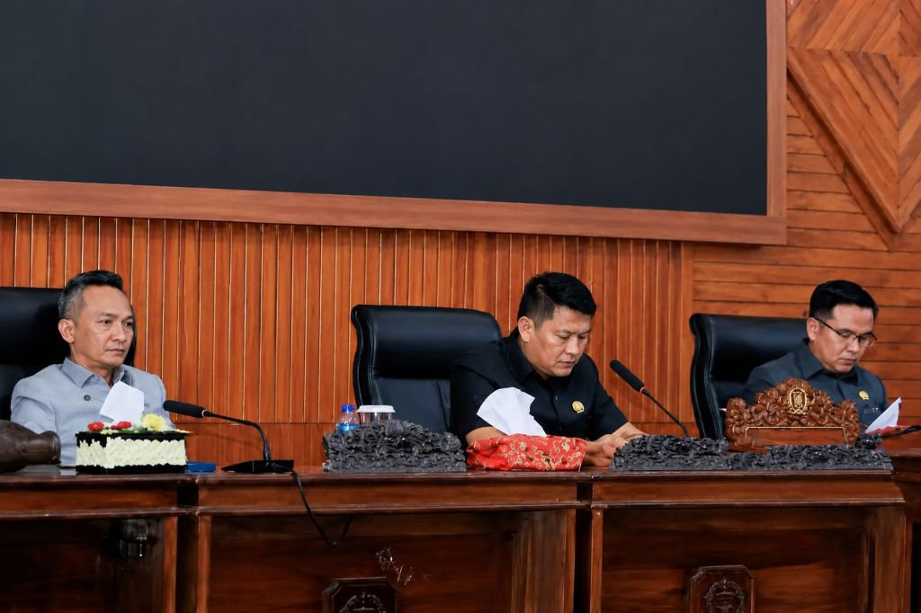 Raih WTP Tapi PAD Memble, 7 Fraksi DPRD Kaur Kompak Semprot Eksekutif Soal Sektor Tambak Udang Raih WTP Tapi PAD Memble, 7 Fraksi DPRD Kaur Kompak Semprot Eksekutif Soal Sektor Tambak Udang