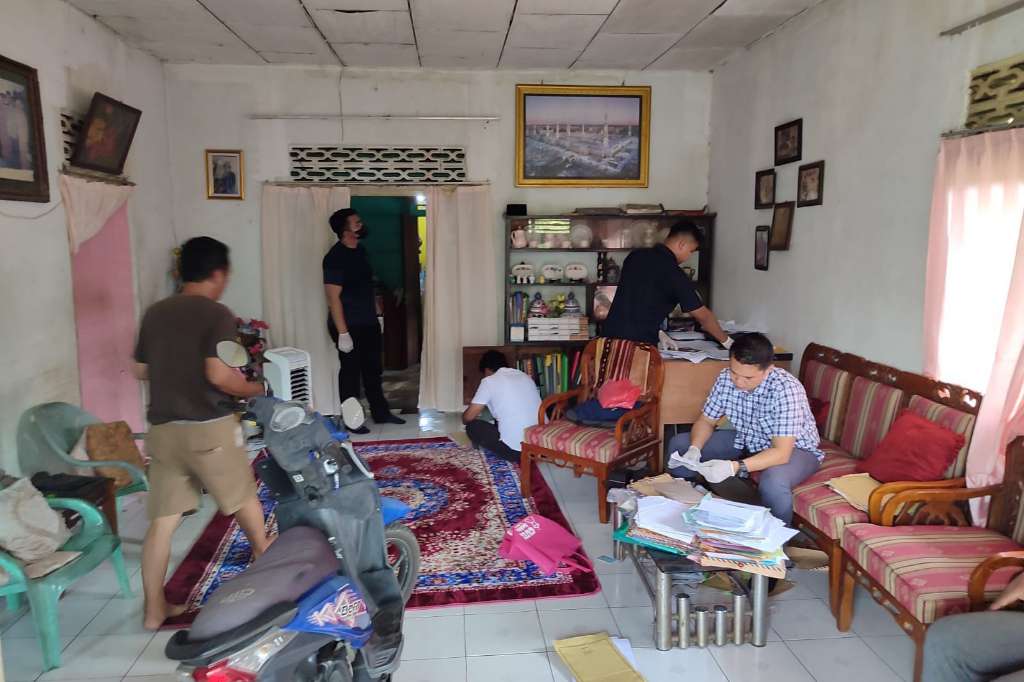 Rumah Keluarga Yeyen Alias 'Cik Obooy' Digeledah Polda Bengkulu