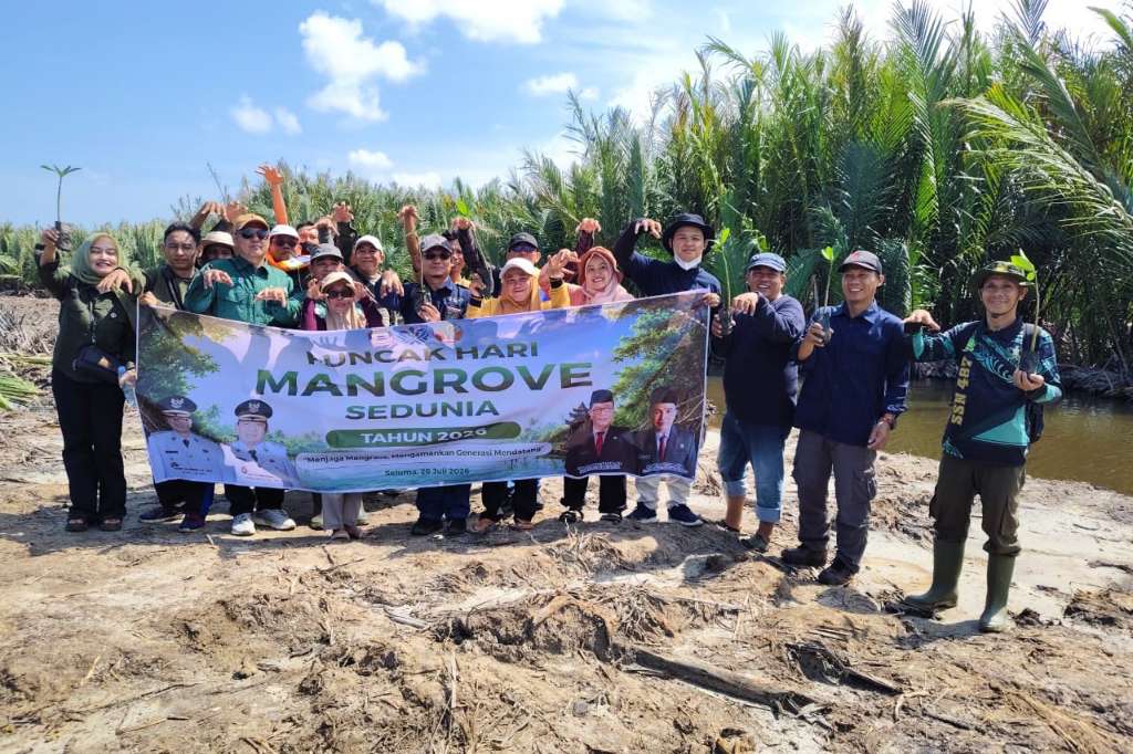 Sempat Diwarnai Aksi Penolakan Warga, Penanaman 1.000 Mangrove di Seluma Tetap Berjalan Lancar