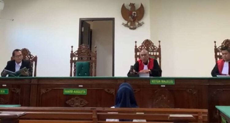 Sidang Kasus Perusahaan Pupuk, Hakim Warning Kuasa Hukum Jangan Temui Kami di Luar Sidang Sidang Kasus Perusahaan Pupuk, Hakim Warning Kuasa Hukum Jangan Temui Kami di Luar Sidang