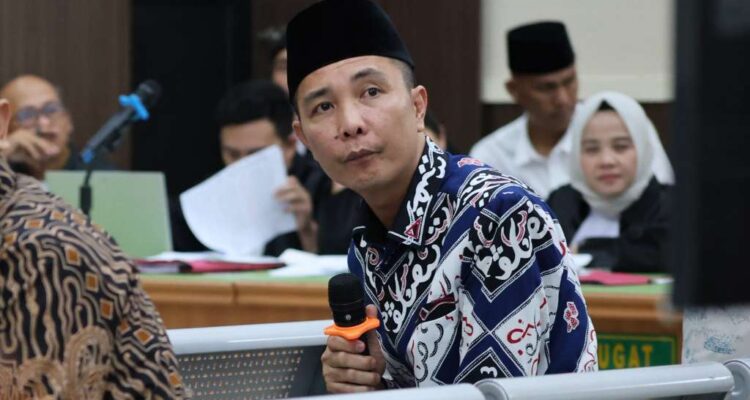 Sidang OTT Rejang Lebong Berkas Dipisah, Mantan Kadis Sebut 'Orang Dekat' Bupati Atur Proyek 2026 Sidang OTT Rejang Lebong: Berkas Dipisah, Mantan Kadis Sebut "Orang Dekat" Bupati Atur Proyek 2026