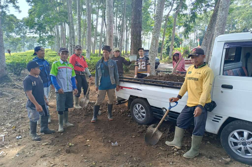 Slogan Bantu Rakyat Dibalas Rakyat Bantu Pemerintah, Warga Kepahiang Patungan Rp15 Juta Rehab Jalan Rusak
