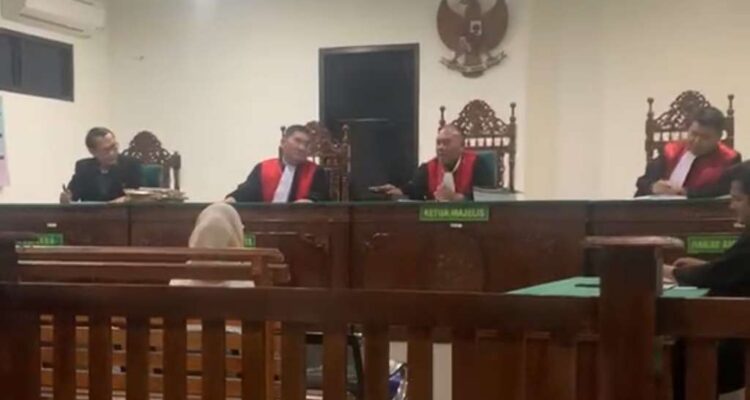 Terdakwa Kasus Penggelapan Uang Perusahaan Pupuk Ngaku Pakai Ratusan Juta Untuk Biaya Salon Terdakwa Kasus Penggelapan Uang Perusahaan Pupuk Ngaku Pakai Ratusan Juta Untuk Biaya Salon