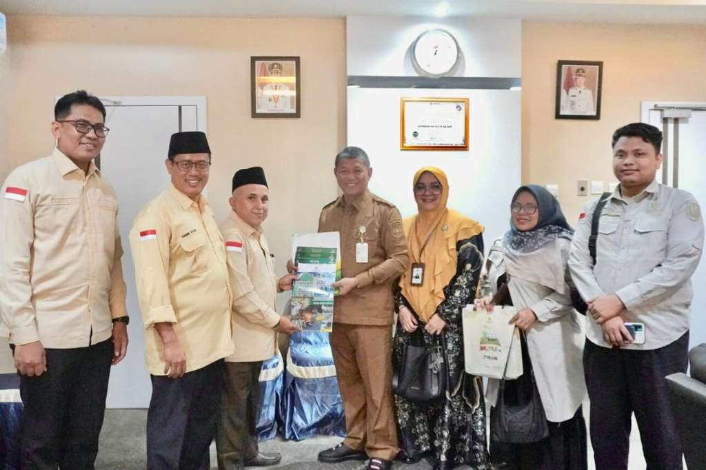 Sekda Kota Batam, Firmansyah, menerima Laporan Tahunan 2025 BAZNAS Batam di Kantor Wali Kota Batam