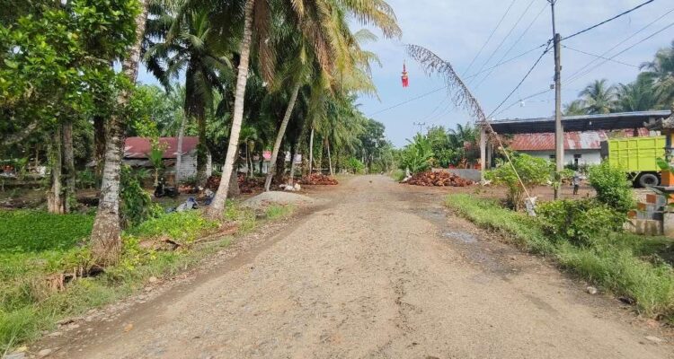 Wujudkan Harapan Warga, Pemkab Seluma Kucurkan Rp1,9 Miliar untuk Hotmix Jalan Pantai Cemoro Sewu Wujudkan Harapan Warga, Pemkab Seluma Kucurkan Rp1,9 Miliar untuk Hotmix Jalan Pantai Cemoro Sewu