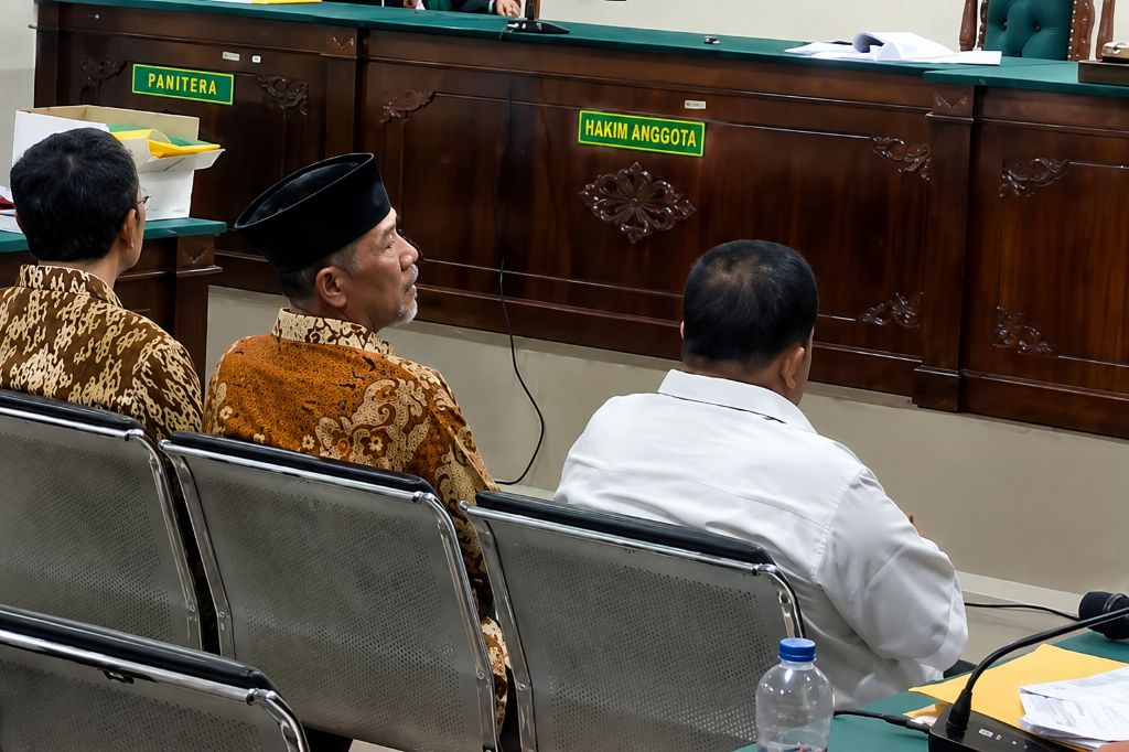 Bando Amin di Sidang Korupsi Lahan GOR Kepahiang Sampai Kiamat Patok Tak Berubah Bando Amin di Sidang Korupsi Lahan GOR Kepahiang Sampai Kiamat Patok Tak Berubah