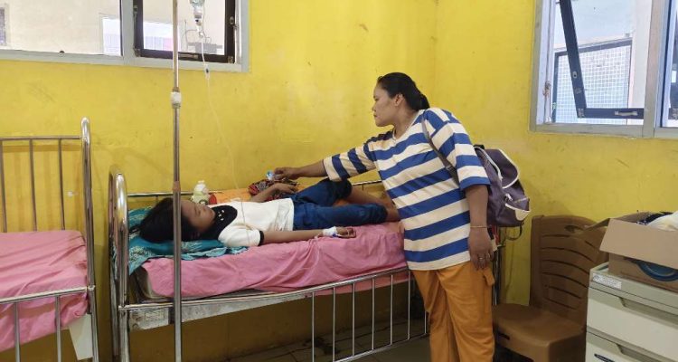 Diduga Keracunan MBG, Siswi MTsN 2 Seluma Jalani Perawatan Intensif di RSUD Tais Diduga Keracunan MBG, Siswi MTsN 2 Seluma Jalani Perawatan Intensif di RSUD Tais