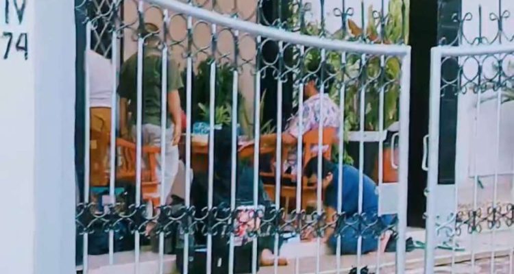Giliran Rumah Sekwan Kota Bengkulu Digeledah KPK, Dikawal Polisi Bersenjata Giliran Rumah Sekwan Kota Bengkulu Digeledah KPK, Dikawal Polisi Bersenjata
