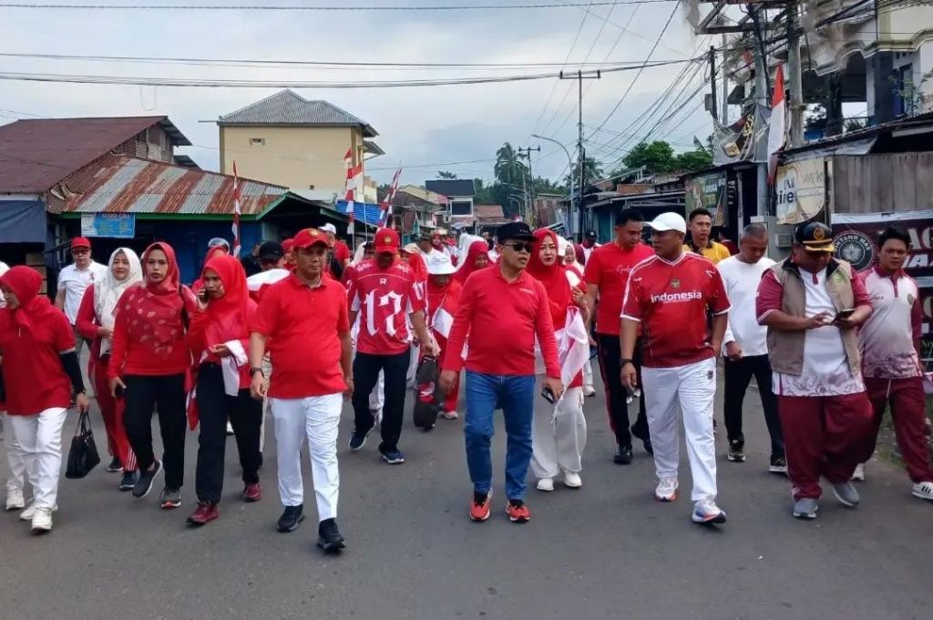 Jalan Santai dan Pembagian Bendera Sambut HUT RI ke-81 di Lebong