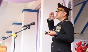 Kapolres Lebong Pimpin Penurunan Bendera HUT ke-81 RI Kapolres Lebong Pimpin Penurunan Bendera HUT ke-81 RI