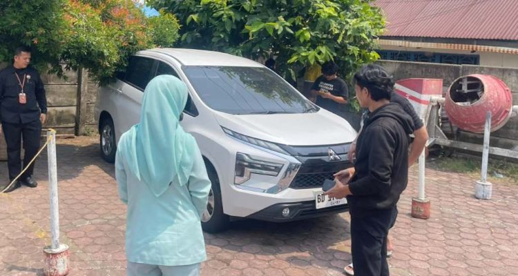 Mobil Xpander Pakai Plat Nomor Fortuner, Parkir 12 Hari di RS Tiarasella Mobil Xpander Pakai Plat Nomor Fortuner, Parkir 12 Hari di RS Tiarasella
