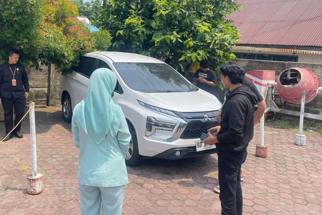 Mobil Xpander Pakai Plat Nomor Fortuner, Parkir 12 Hari di RS Tiarasella Mobil Xpander Pakai Plat Nomor Fortuner, Parkir 12 Hari di RS Tiarasella