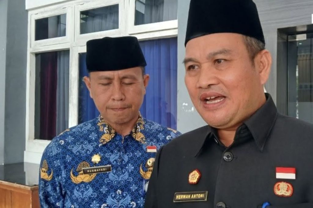 Pansus DPRD Soroti PT Bimex Tak Setor PAD, Sekda Minta Beri Kesempatan Direksi Baru Pansus DPRD Soroti PT Bimex Tak Setor PAD, Sekda Minta Beri Kesempatan Direksi Baru