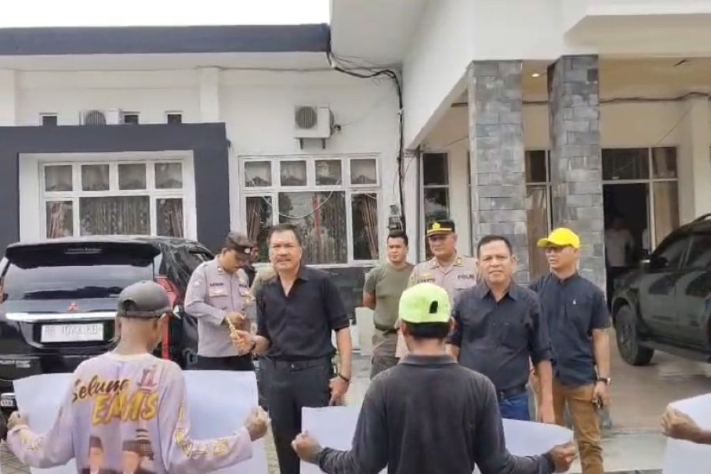 Pemkab Seluma Didesak Bayar Utang, Kontraktor Ancam Segel Jalan dan Gedung