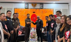 Pengurus AMJ Audiensi dengan Kajati Saiful Bahri Siregar Pengurus AMJ Audiensi dengan Kajati Saiful Bahri Siregar
