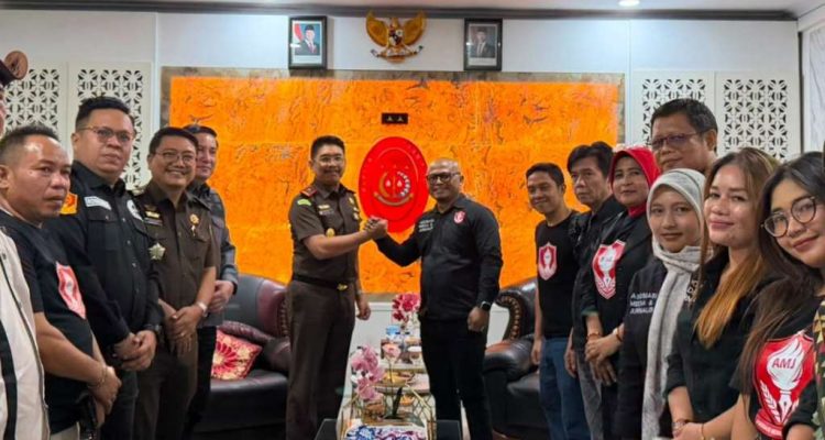 Pengurus AMJ Audiensi dengan Kajati Saiful Bahri Siregar
