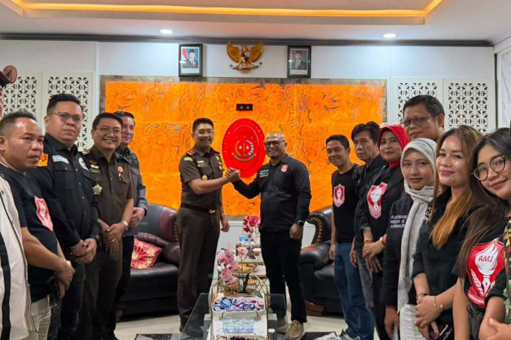 Pengurus AMJ Audiensi dengan Kajati Saiful Bahri Siregar