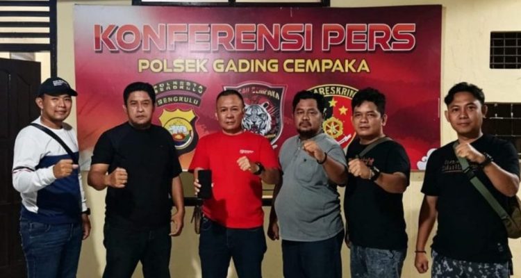 Perkara Ponsel Jatuh Berujung Penangkapan Perempuan di Pagar Dewa