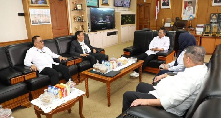 Perkuat Sinergi Forkopimda, Wali Kota Amsakar Achmad Sambut Kepala PN Batam yang Baru Perkuat Sinergi Forkopimda, Wali Kota Amsakar Achmad Sambut Kepala PN Batam yang Baru