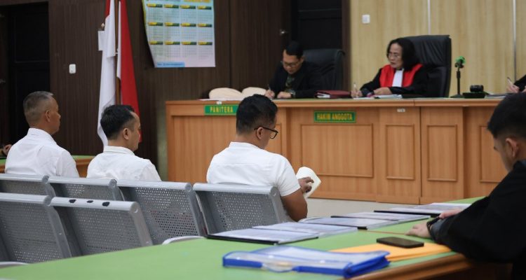 Persoalkan Pemisahan Perkara, Tiga Pejabat PLN Terdakwa Korupsi PLTA Musi Ajukan Eksepsi Persoalkan Pemisahan Perkara, Tiga Pejabat PLN Terdakwa Korupsi PLTA Musi Ajukan Eksepsi