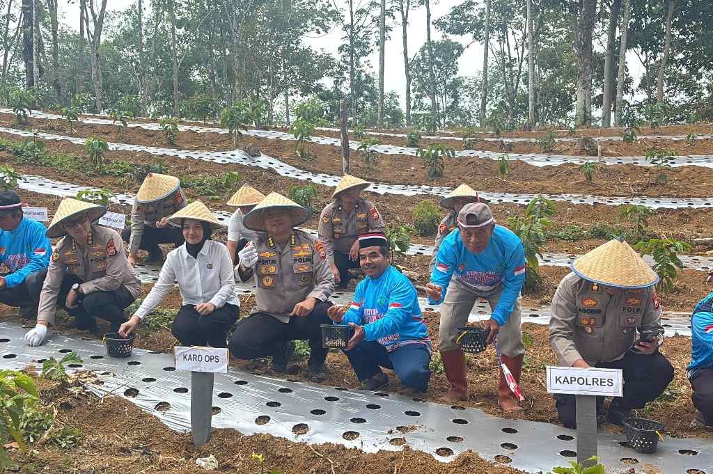 Polres Lebong Dorong Swasembada Bawang Putih Lewat Tanam Serentak