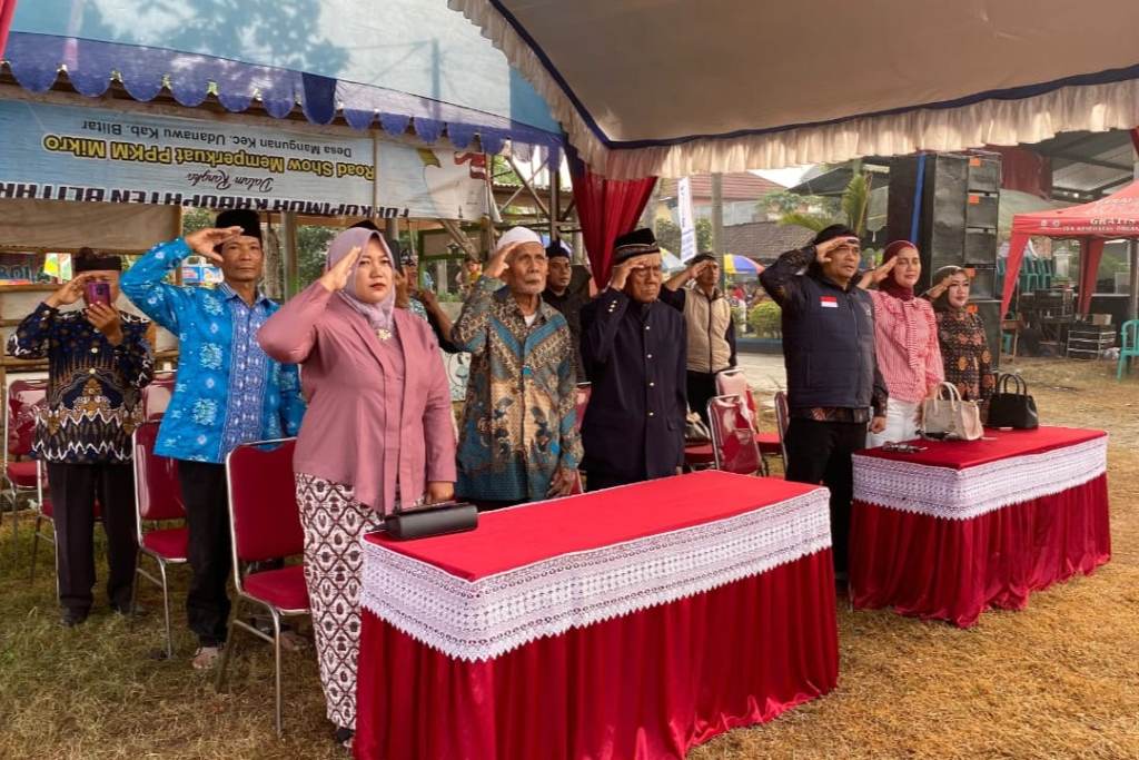 Pulang Kampung Saat HUT RI ke-81, Anggota DPR RI Nurhadi Ikuti Upacara di Desa Mangunan Blitar Pulang Kampung Saat HUT RI ke-81, Anggota DPR RI Nurhadi Ikuti Upacara di Desa Mangunan Blitar