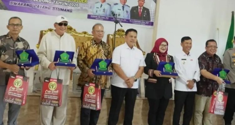 Rakor SDM OPD, Bupati Azhari Tekankan Sinergi dan Profesionalisme Rakor SDM OPD, Bupati Azhari Tekankan Sinergi dan Profesionalisme