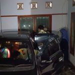 Rumah PPTK Belungguk Point Digeledah KPK, Dibawa Pakai Mobil Innova Rumah PPTK Belungguk Point Digeledah KPK, Hendra Dibawa Pakai Mobil Innova