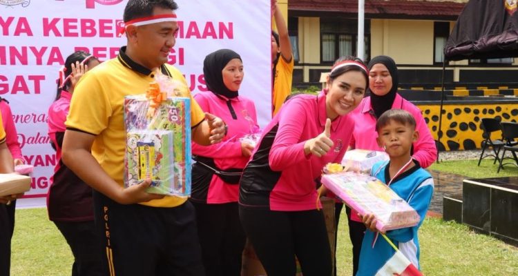 Sambut HUT RI ke-81, Bhayangkari dan Polres Lebong Ajak Anak Panti Asuhan Berbagi Keceriaan Sambut HUT RI ke-81, Bhayangkari dan Polres Lebong Ajak Anak Panti Asuhan Berbagi Keceriaan
