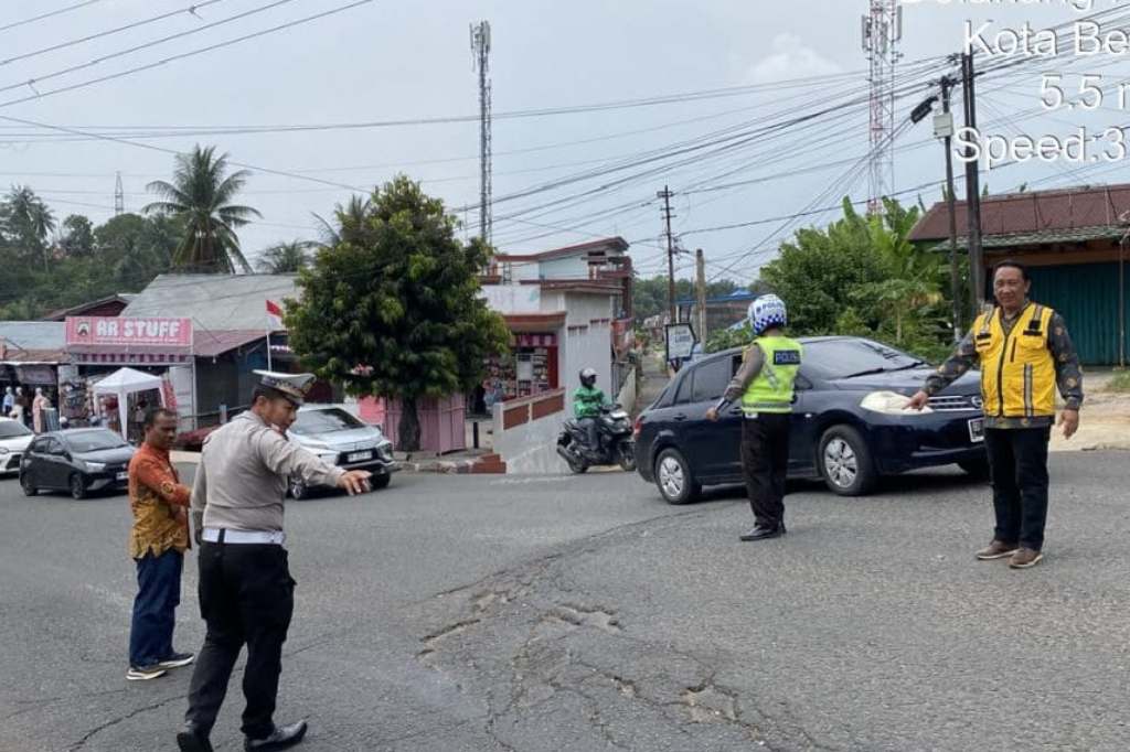 Satlantas Polresta dan PUPR Kota Bengkulu Survei Jalan Rusak di Basuki Rahmat Satlantas Polresta dan PUPR Kota Bengkulu Survei Jalan Rusak di Basuki Rahmat